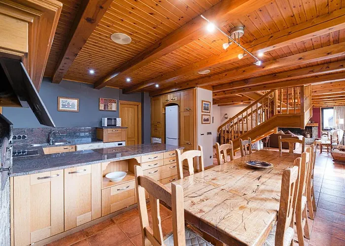 Casa Lola Pirene
